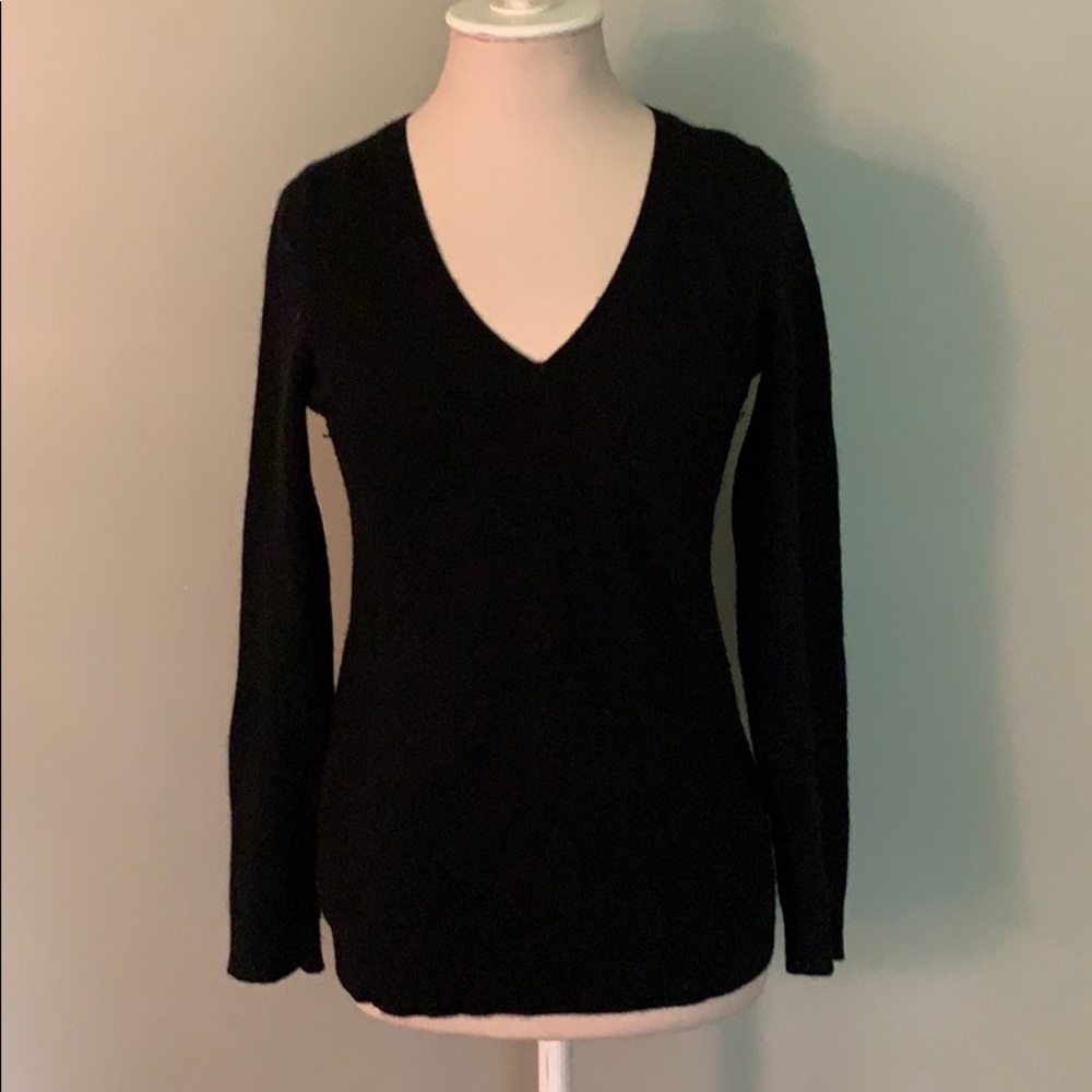 100% Cashmere V-Neck Sweater